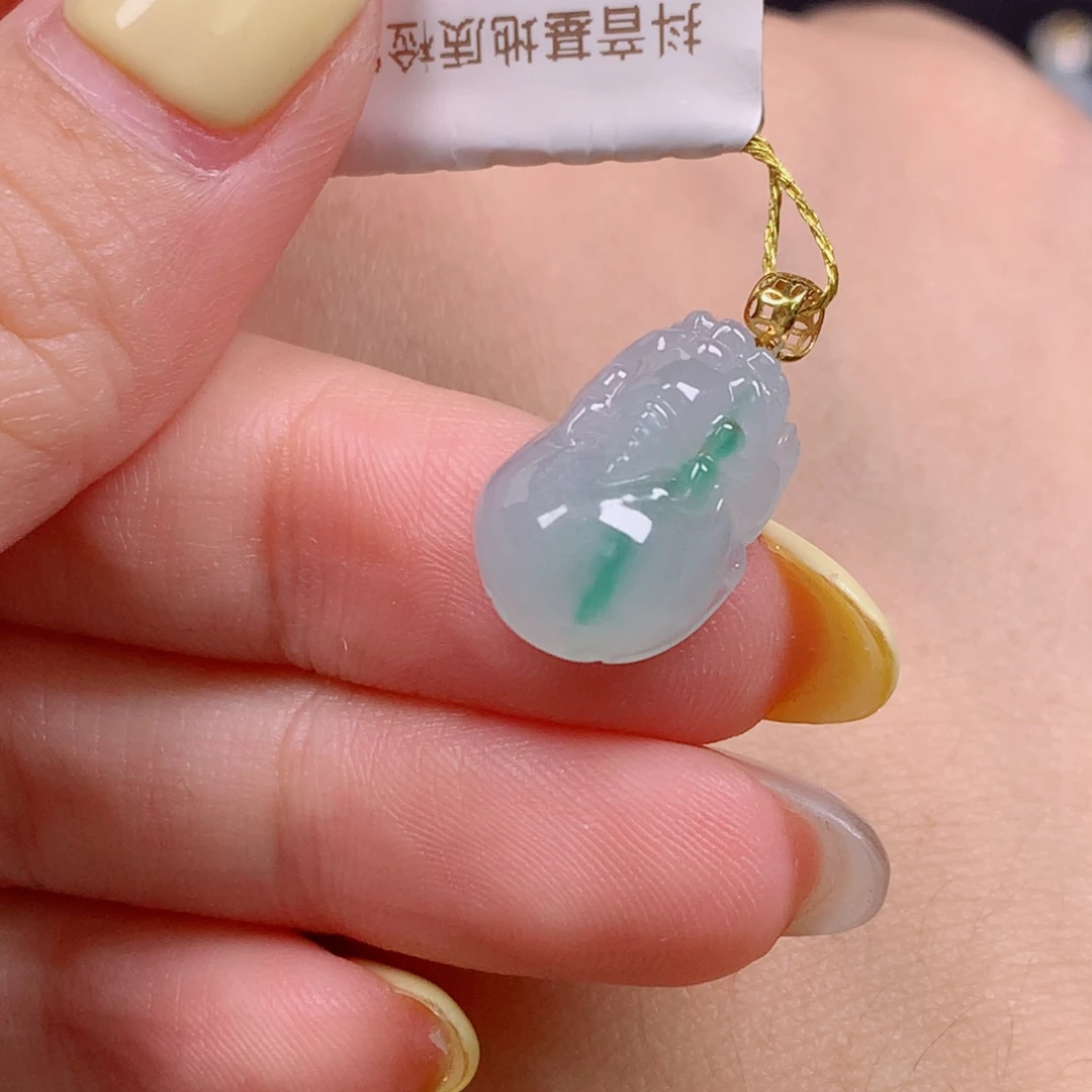 颈饰18K金镶嵌翡翠貔貅