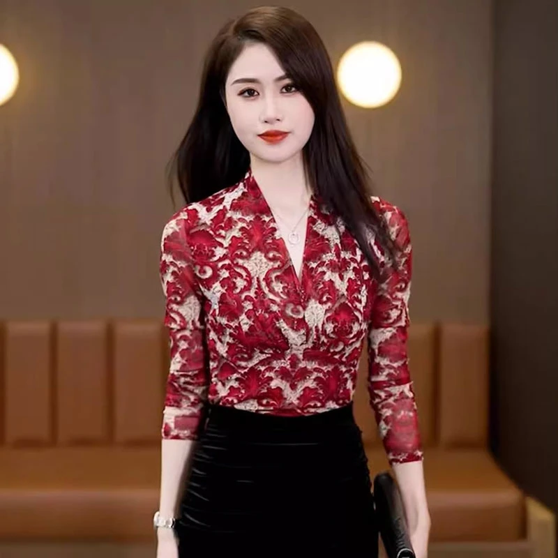 洋气时尚印花长袖上衣女春秋中年妈妈装t恤修身v领内搭打底衫小衫