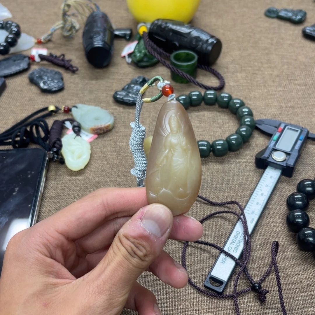默***…和田玉未镶嵌颈饰