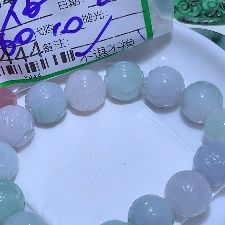 岐***2翡翠未镶嵌颈饰这个