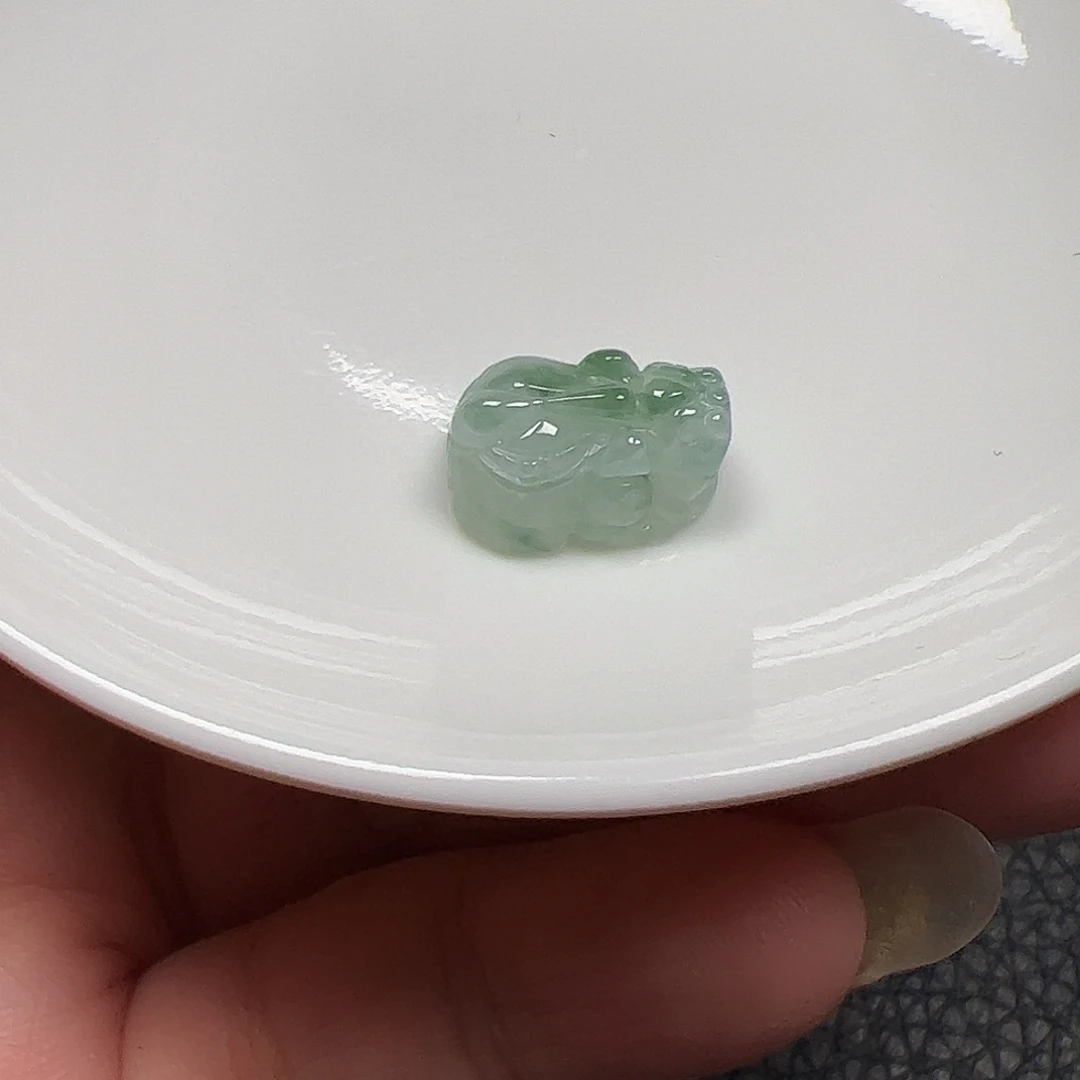 我***里翡翠未镶嵌手链货主老年卡