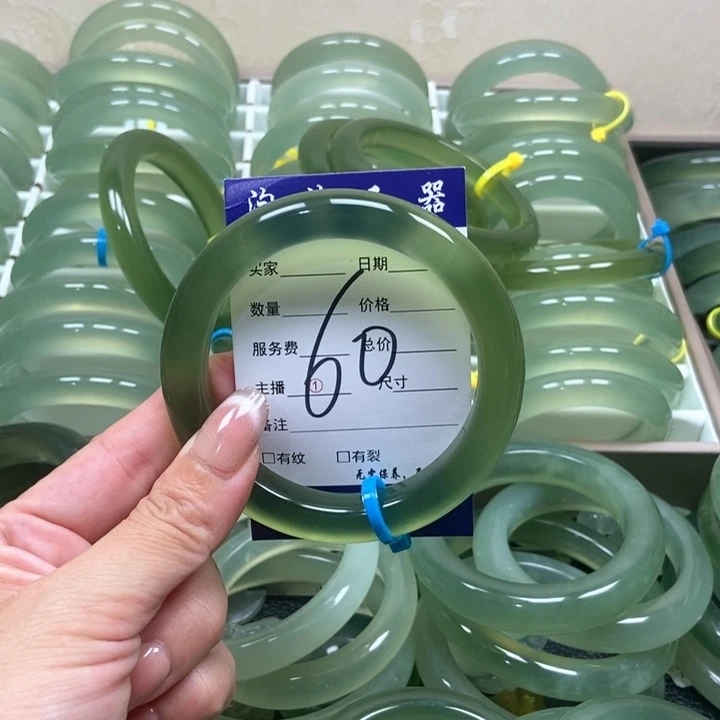未镶嵌蛇纹石玉手镯T****躁