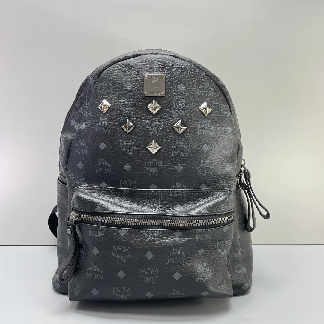 95新 MCM 媚姐/mcm黑色铆钉大号双肩包33*42*16cmG092601