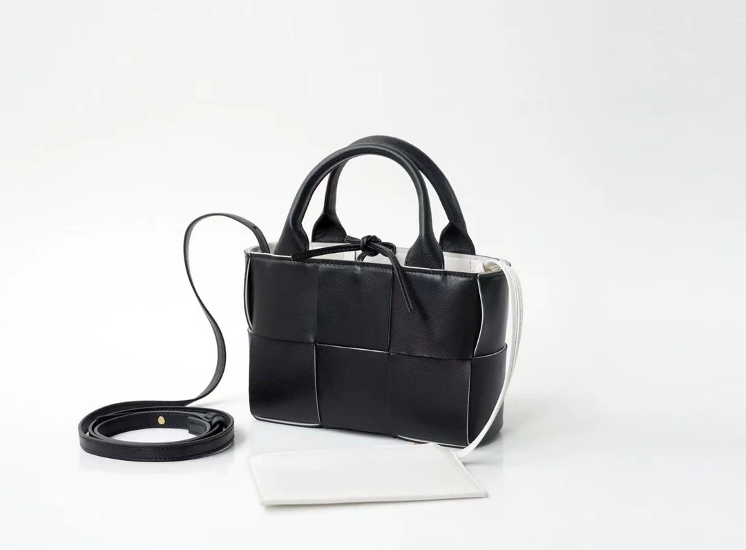 [YAO'S BAG ]  B新  V 迷你tot 羊皮编织工艺斜挎单肩手拎包