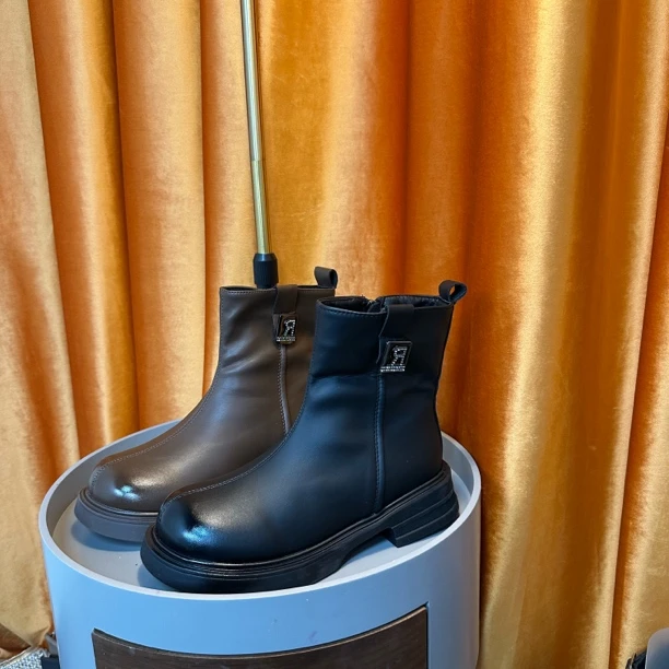 女士厚底加绒后拉链英伦风短款马丁靴秋冬百搭