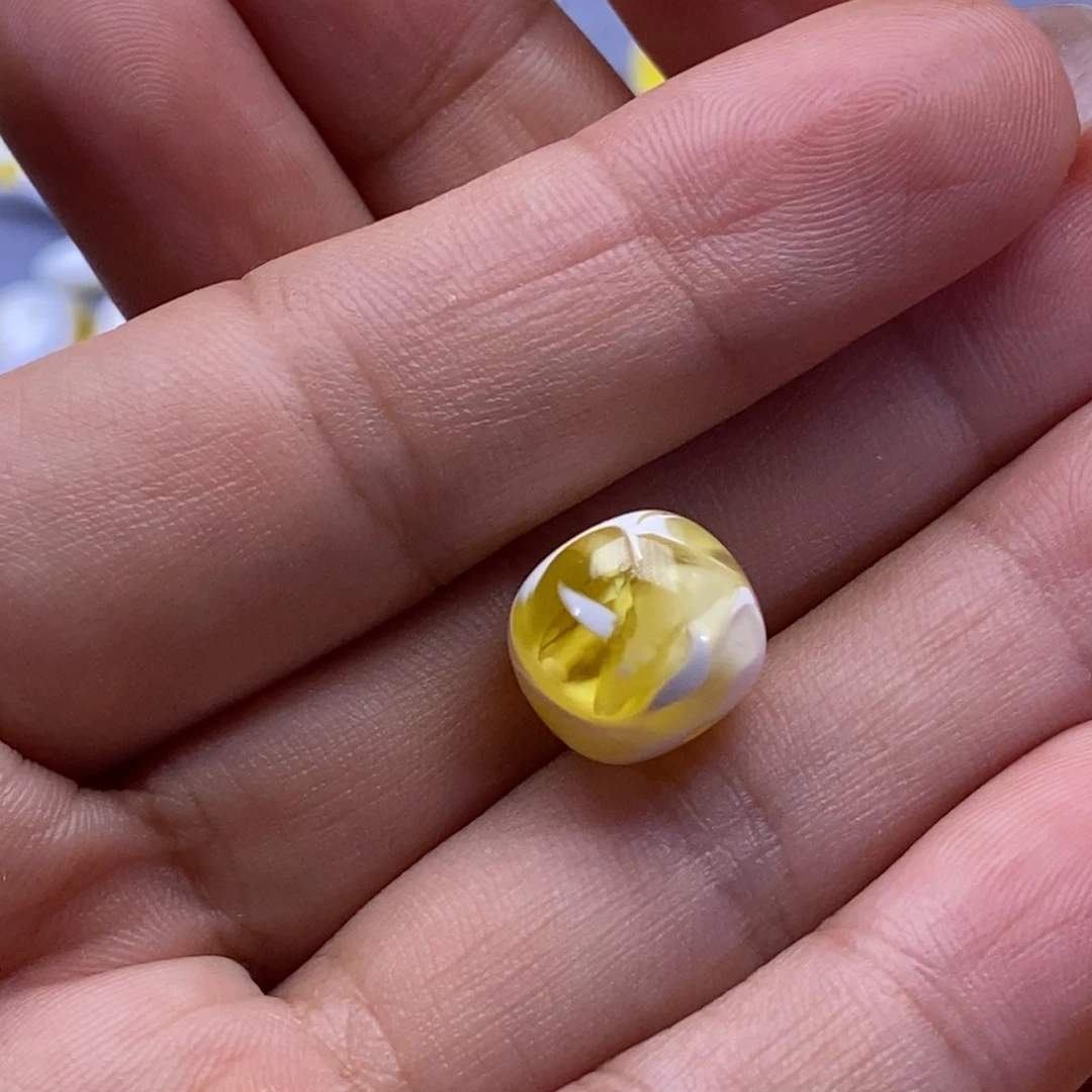 未镶嵌琥珀珠宝奇石德*