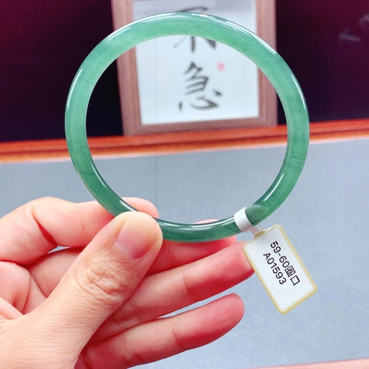 未镶嵌手镯翡翠圆镯