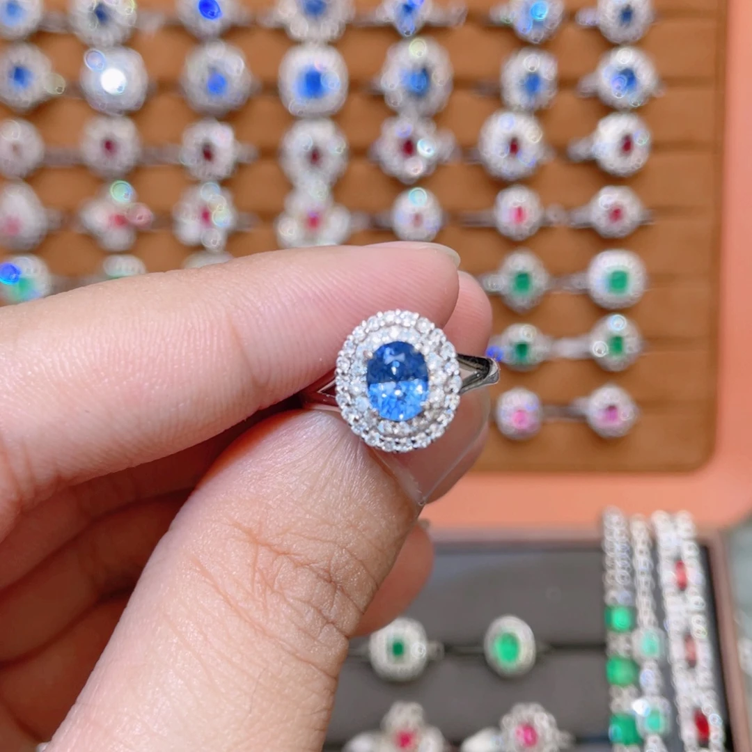 18K金镶嵌蓝宝石戒指1.3ct