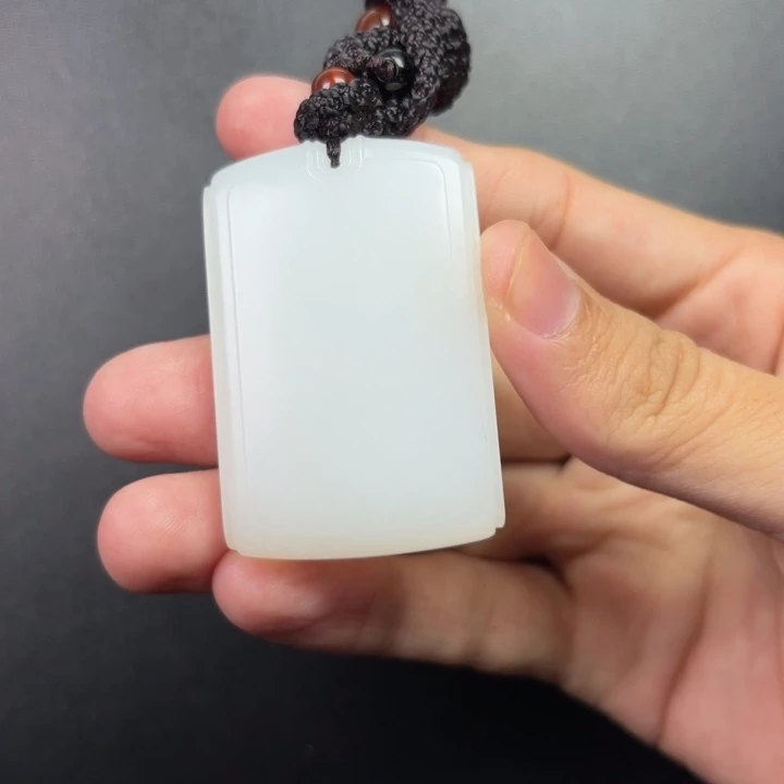 用***4和田玉未镶嵌颈饰