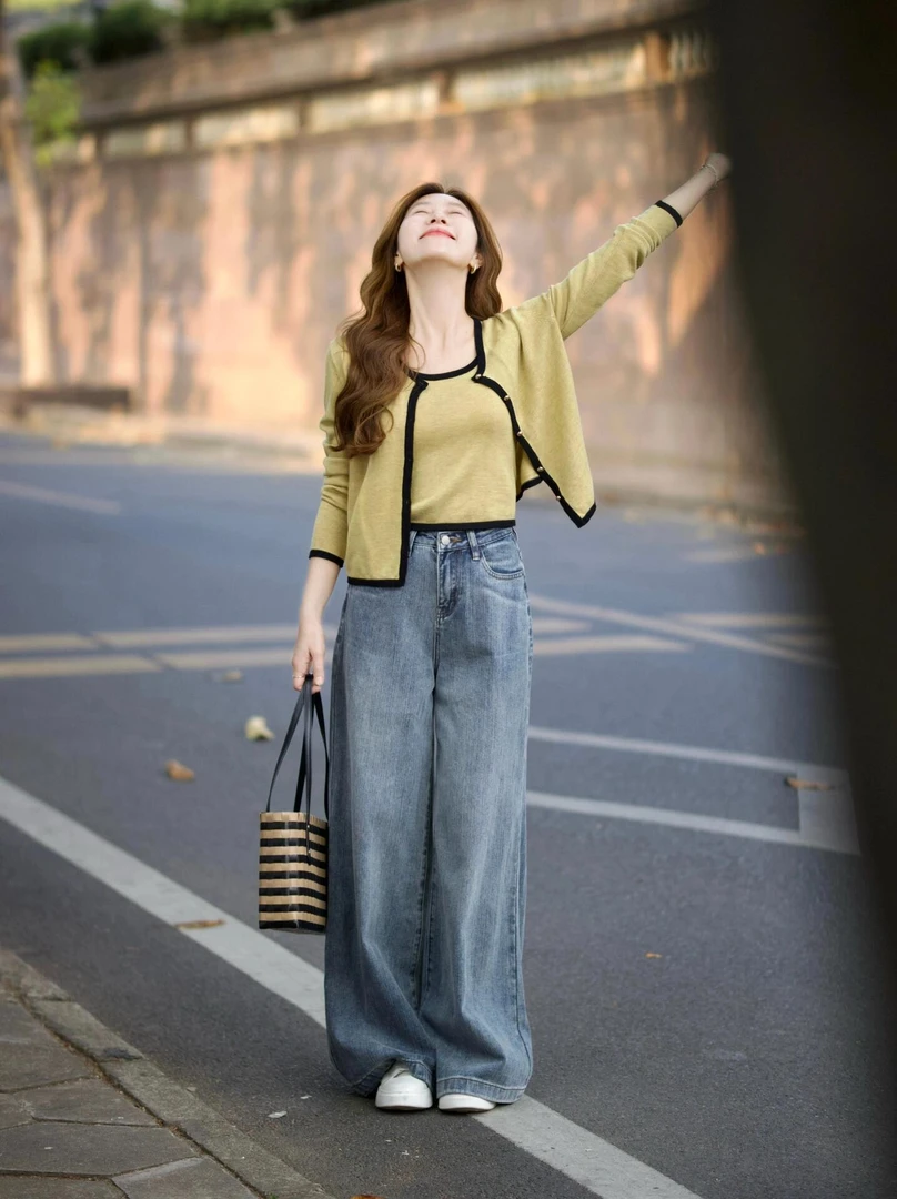 2025秋季新款韩系温柔穿搭百搭针织吊带开衫上衣搭配牛仔裤三件套