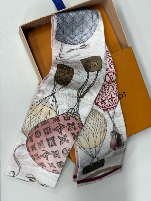 全新未使用 LouisVuitton/路易威登 新款女款丝巾
