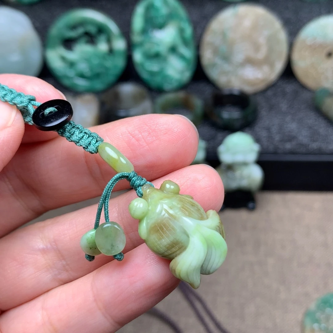 独山玉未镶嵌颈饰