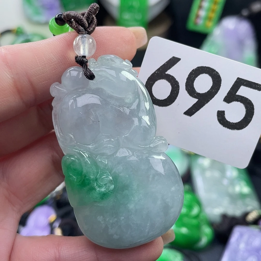 翡翠未镶嵌吊坠(赠链)