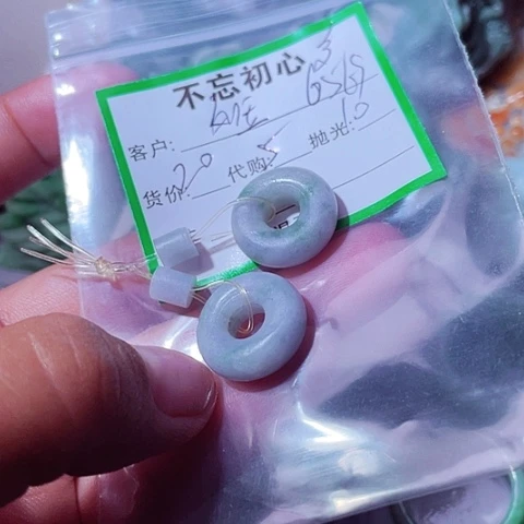 翡翠未镶嵌颈饰谦**玉