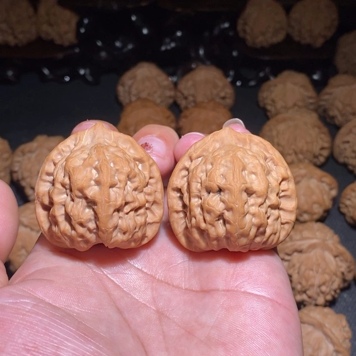 奥***段文玩核桃吊坠一代佛肚40