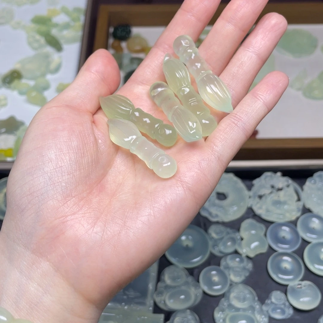 蛇纹石玉未镶嵌颈饰