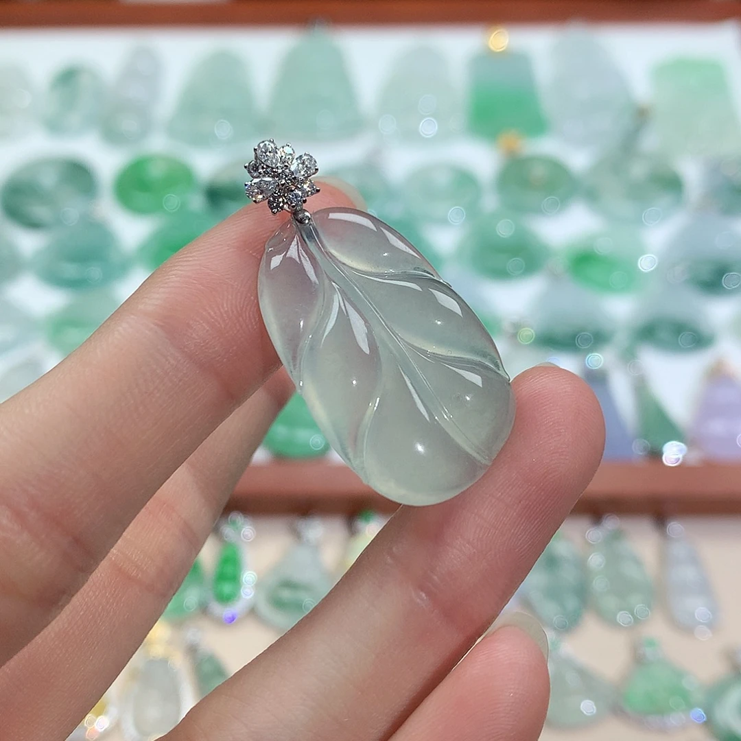 翡翠18K金镶嵌颈饰叶子