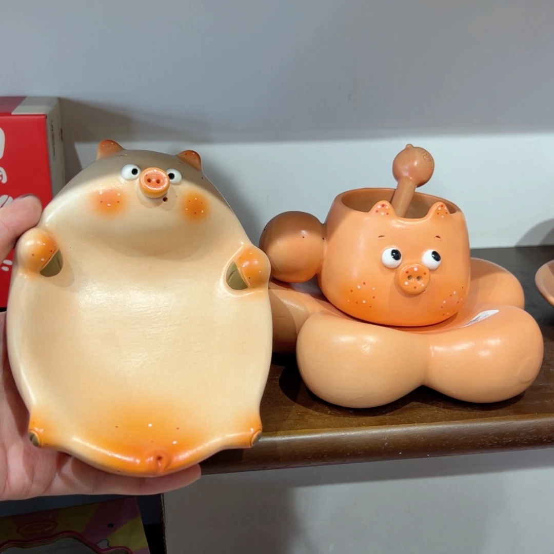 伊***伊陶瓷艺术手作器皿三件套就花肉小猪盘