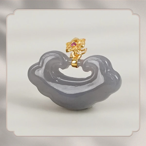 菲菲珠宝好*23848-18K和田玉烟紫吉祥锁吊坠