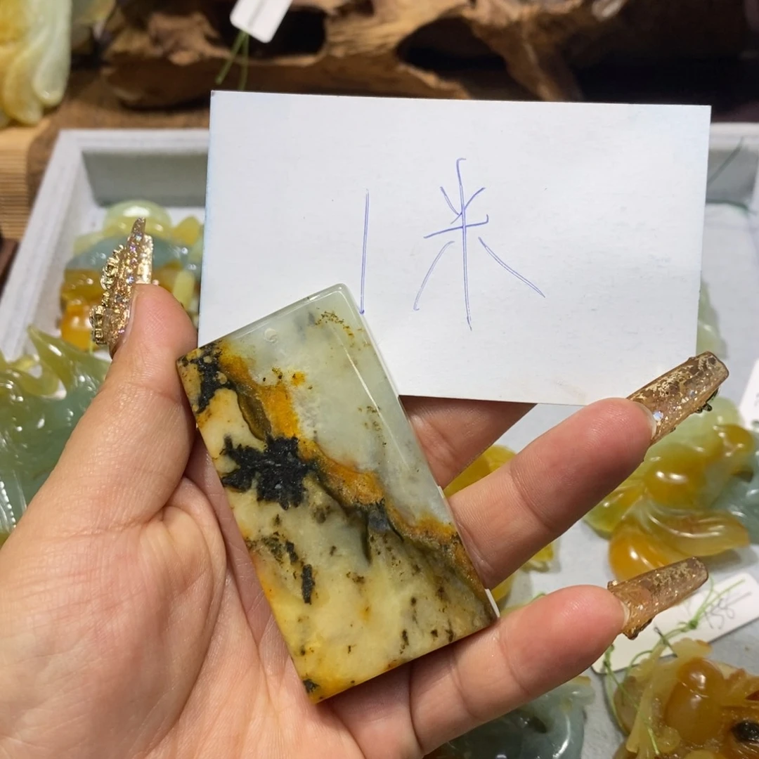 蛇纹石玉颈饰未镶嵌