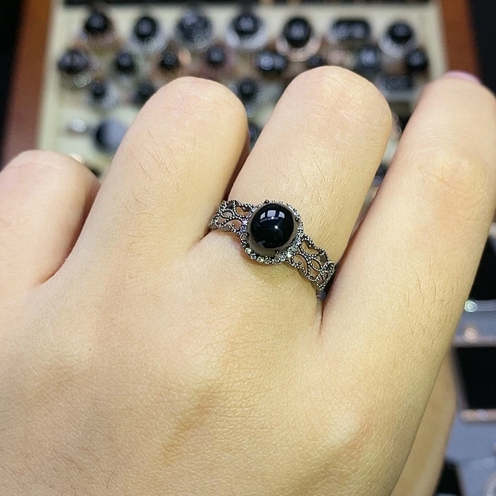 18K金镶嵌戒指翡翠蛋面