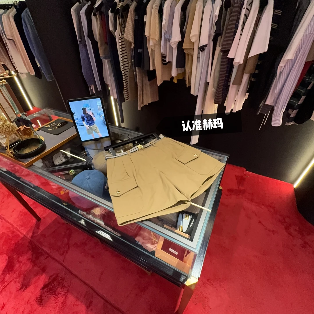 认准赫玛 SS25 橄榄绿棉缎阔腿口袋短裤#附腰带#1422上新