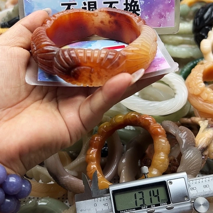 未镶嵌手镯石英岩玉