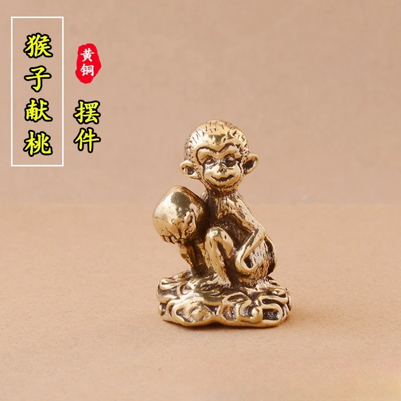 实心纯黄铜猴子献桃铜猴抱寿桃复古桌面做旧茶宠微雕工艺品铜摆件
