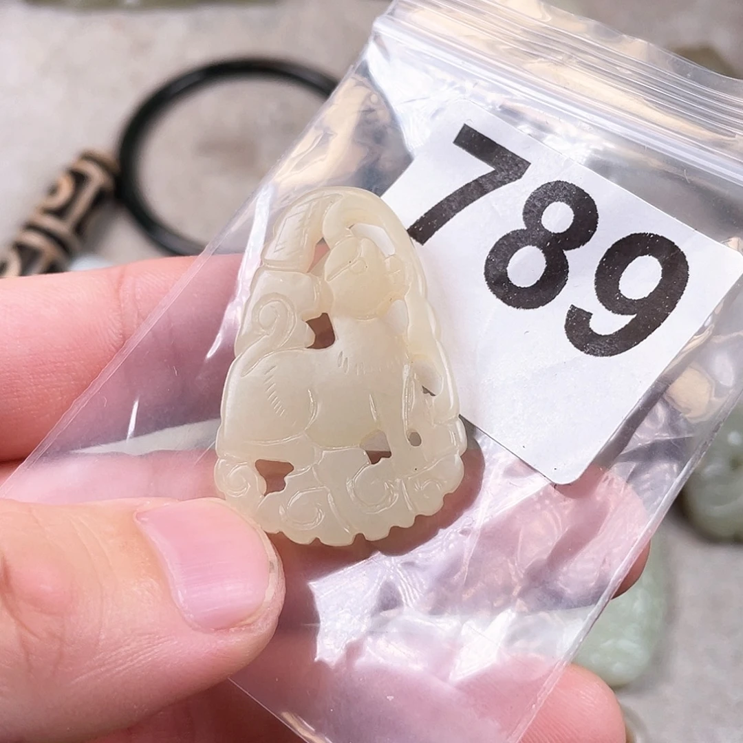 和田玉（糖玉）未镶嵌颈饰
