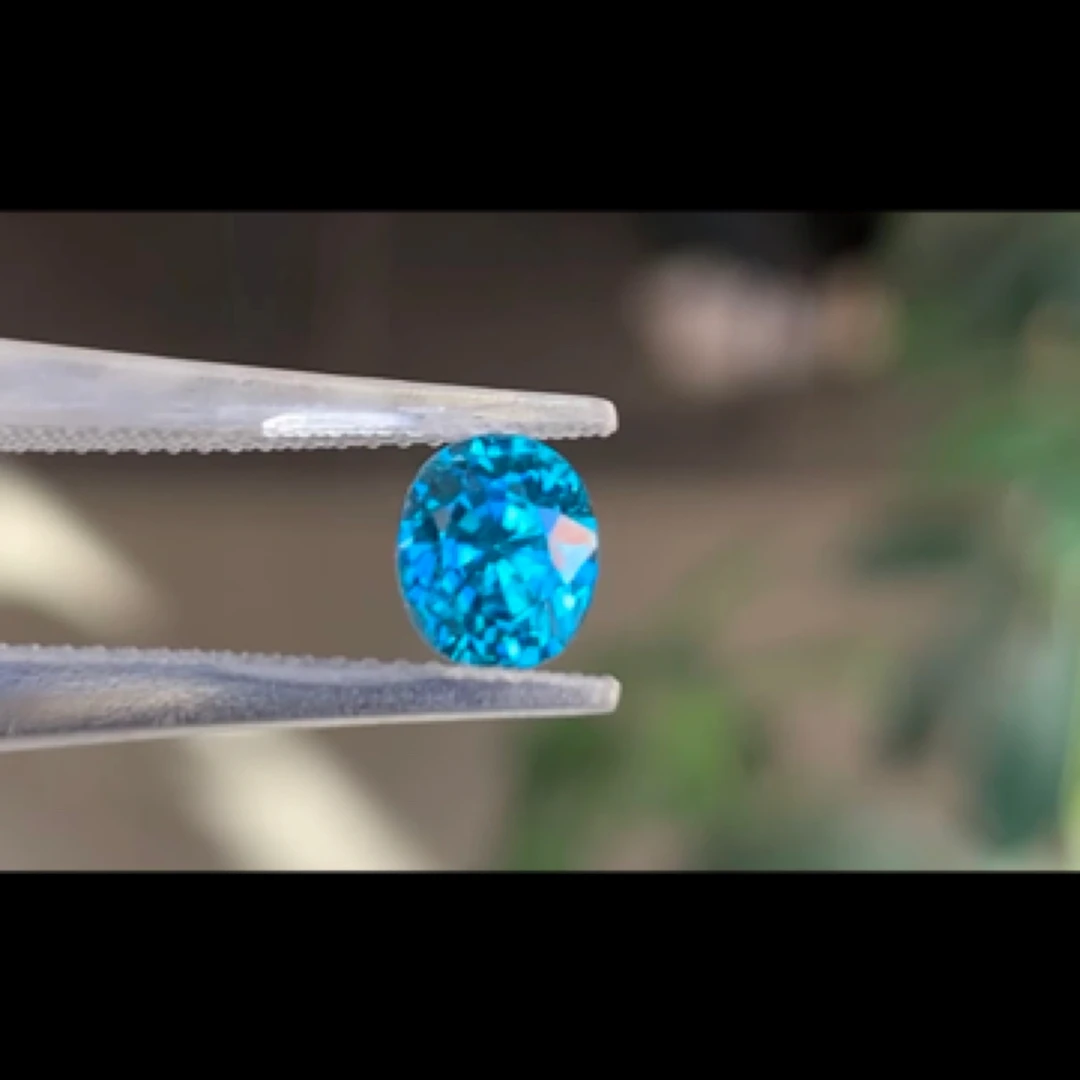 天然风信子裸石 未镶嵌2.19克拉椭圆切割深湖水蓝色 干净玻璃体