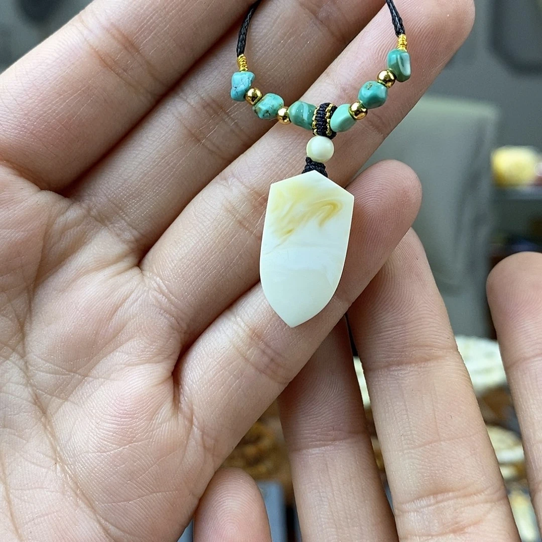 琥珀裸石未镶嵌蜜蜡盾牌