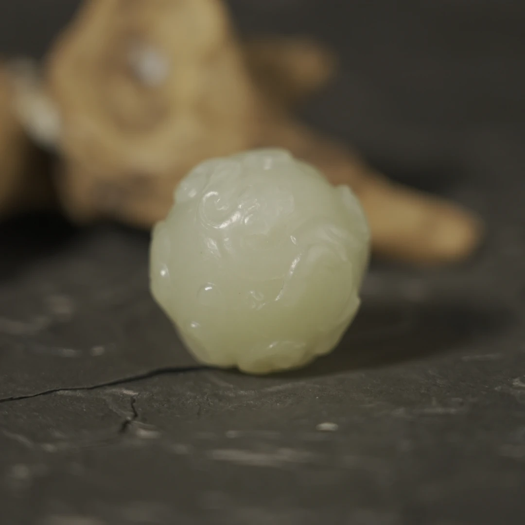 42F388   清   和田玉螭龙单珠