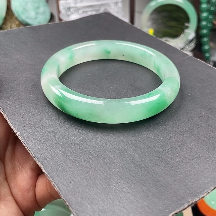 未镶嵌手镯石英质玉