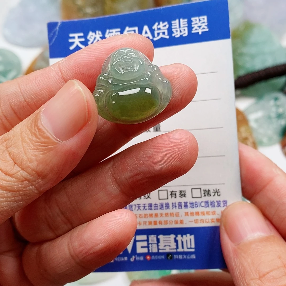 翡翠未镶嵌颈饰佛