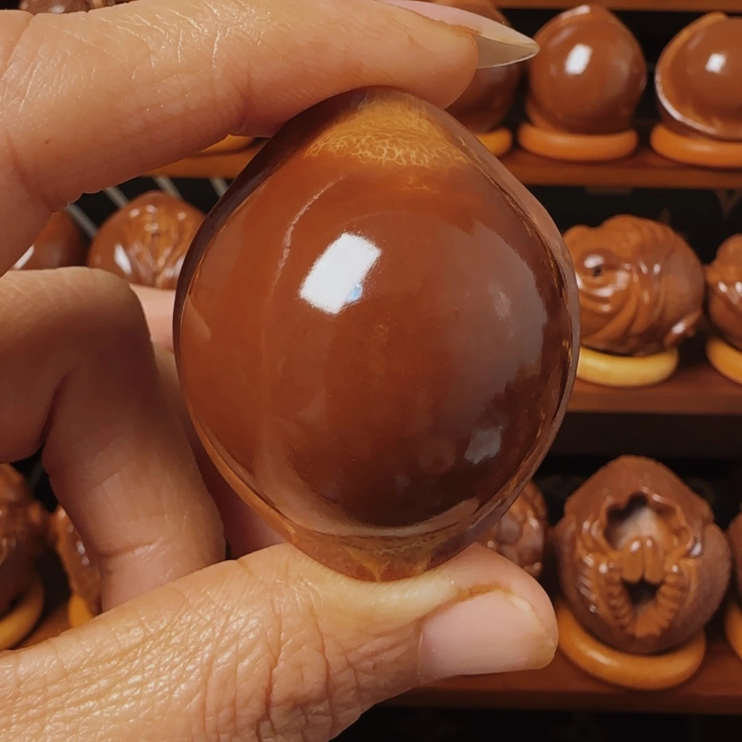 橄榄核把件逍****间富甲一方手把件41