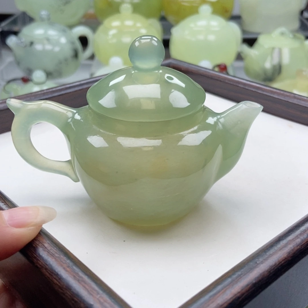 蛇纹石玉未镶嵌壶
