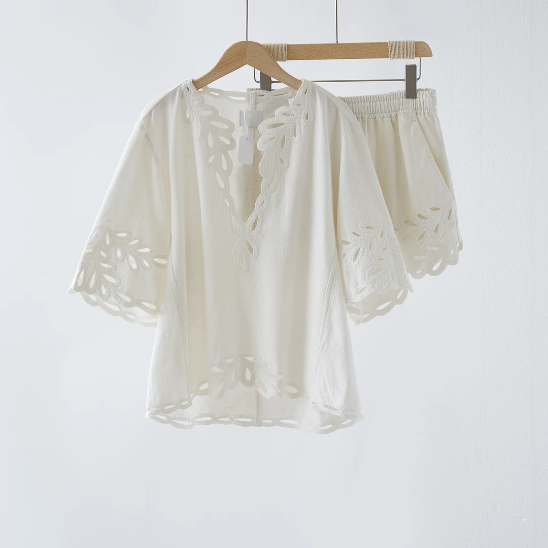 【YS11126】重工镂空花型刺绣V领短袖上衣女+松紧腰短裤套装