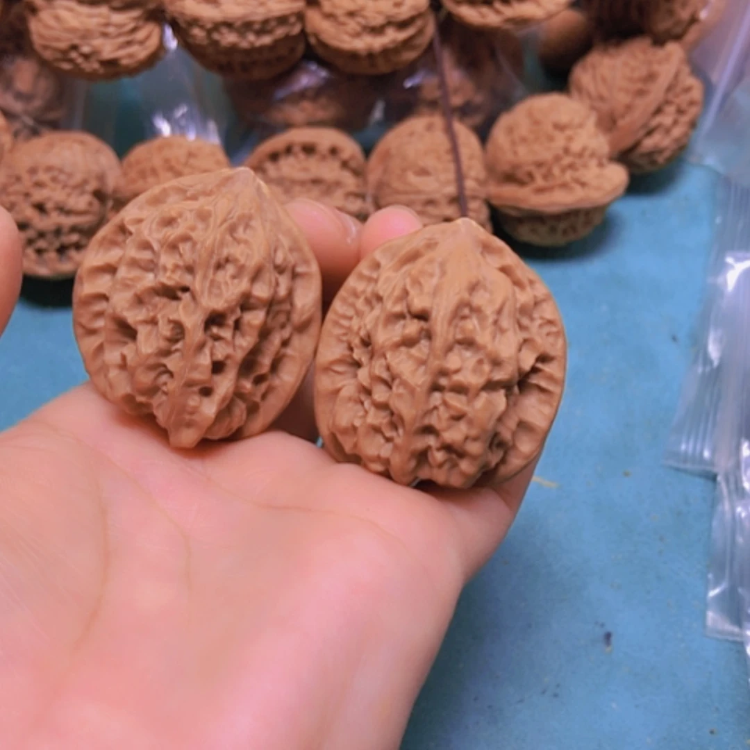 【闪购商品】把件核桃36磐石修尖