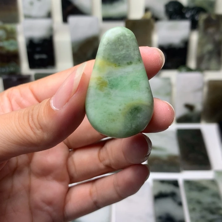 未镶嵌独山玉颈饰