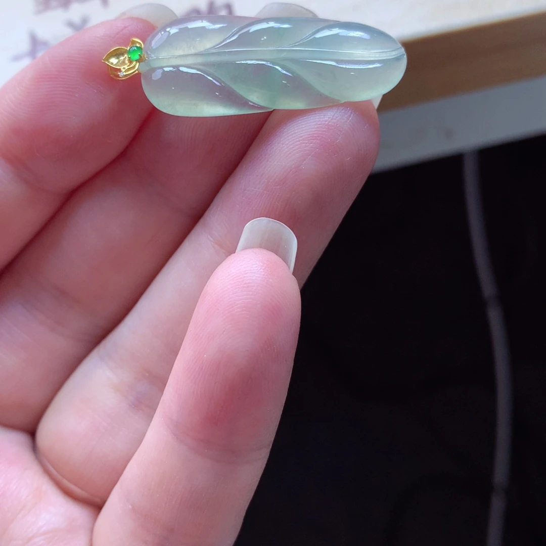 翡翠颈饰18K金镶嵌吊坠