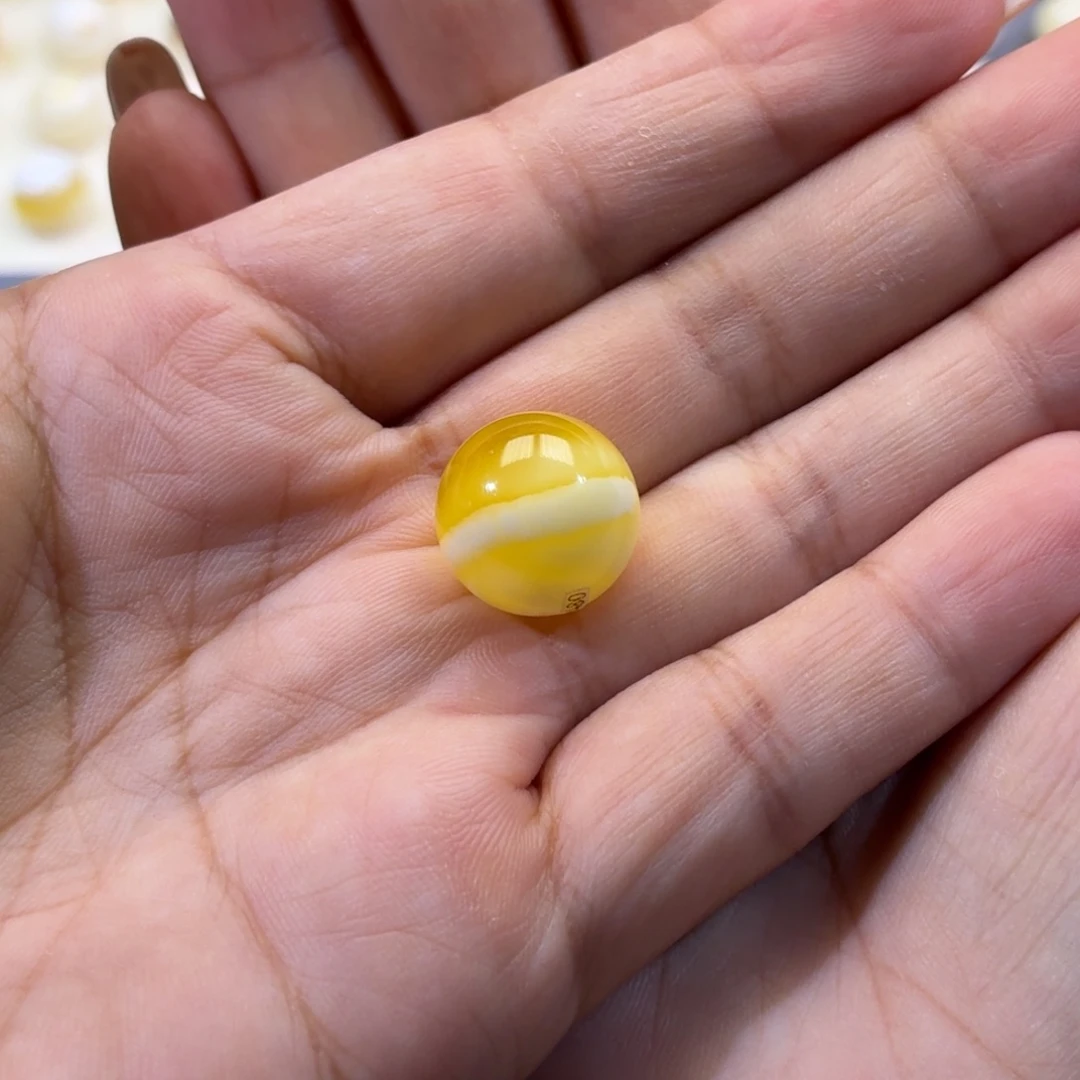 颜***颜琥珀未镶嵌珠宝奇石