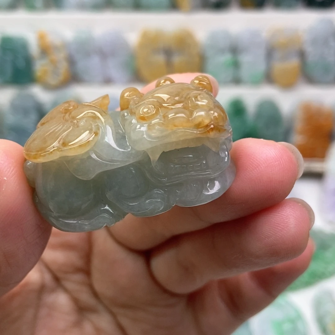 翡翠未镶嵌吊坠(赠链)