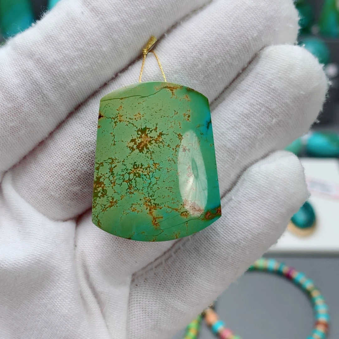 绿松石颈饰未镶嵌