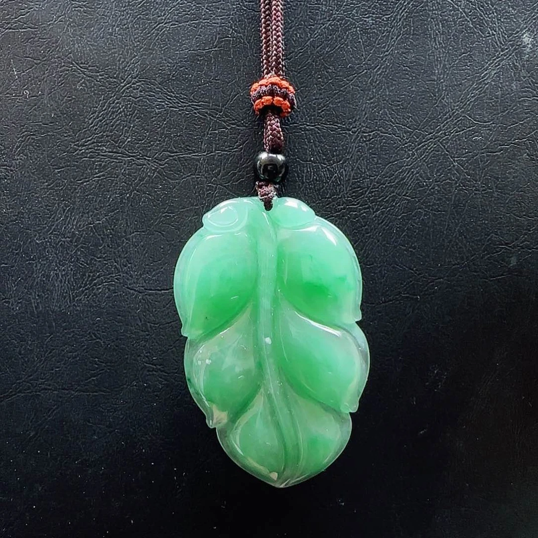 石英质玉（非洲翠）未镶嵌颈饰