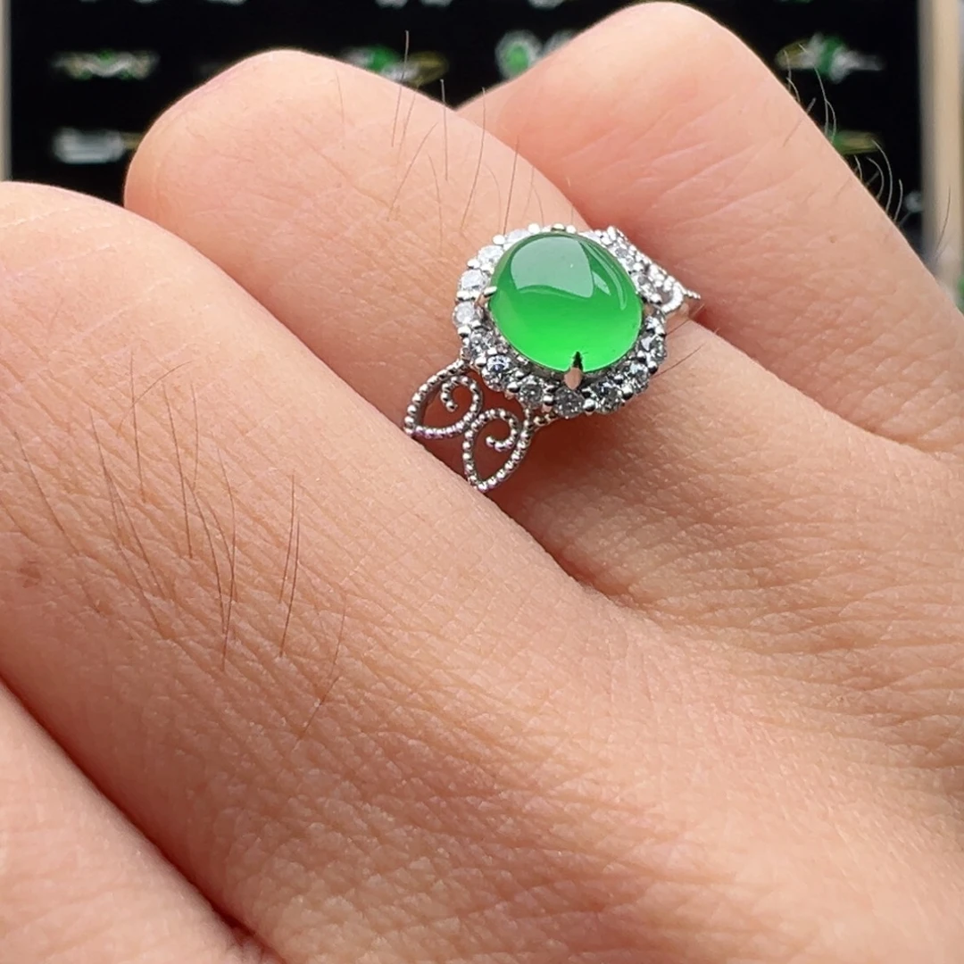 18K金镶嵌戒指翡翠蛋面6.3