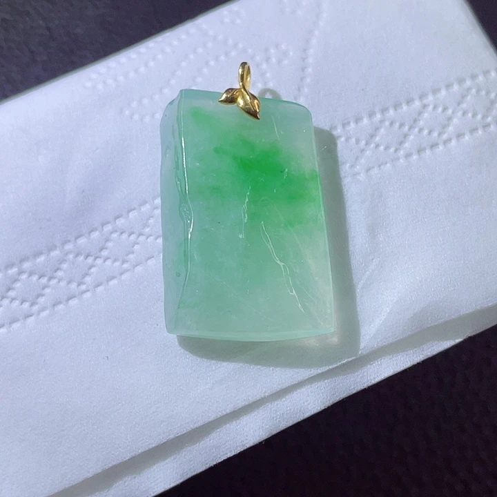 翡翠颈饰18K金镶嵌翡翠