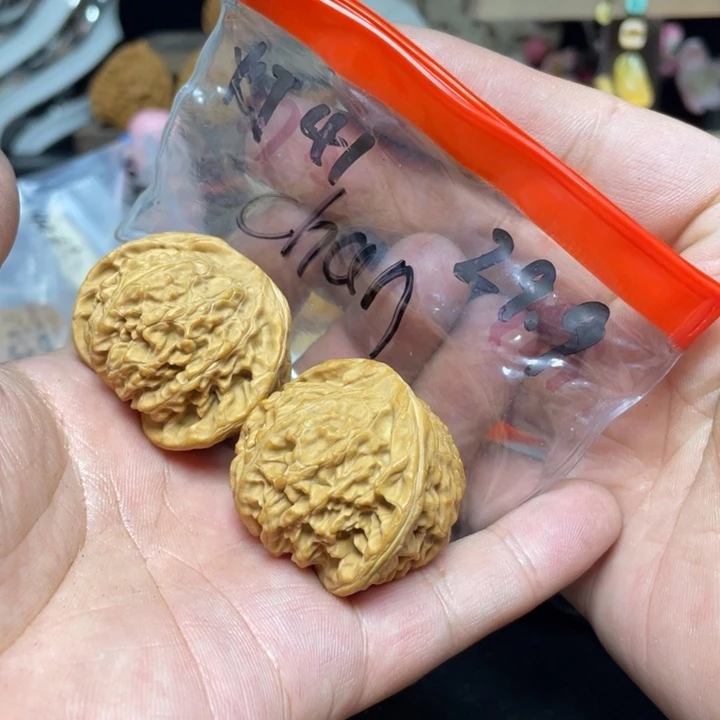 文玩核桃把件c****.宫灯