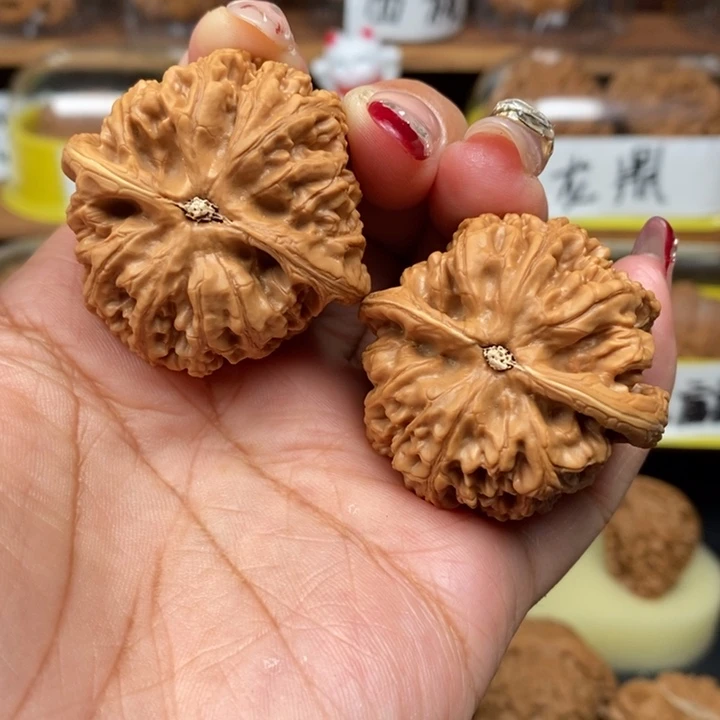 文玩核桃吊坠吃****?41粗筋