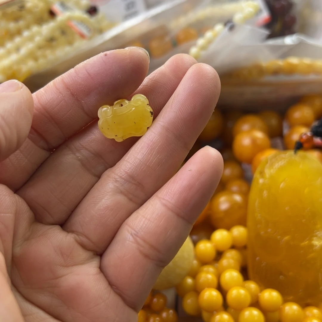琥珀珠宝奇石未镶嵌