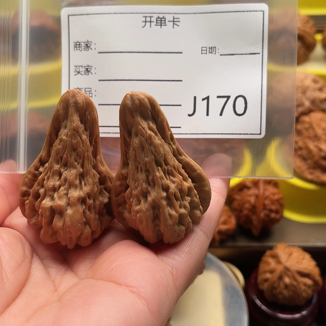 L***皮吊坠文玩核桃Hhhjjjjjj